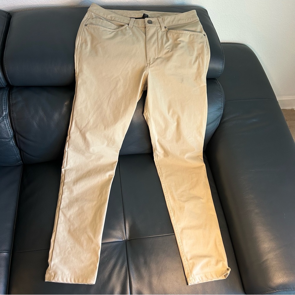 Lululemon men’s beige pants size 30 FLAW